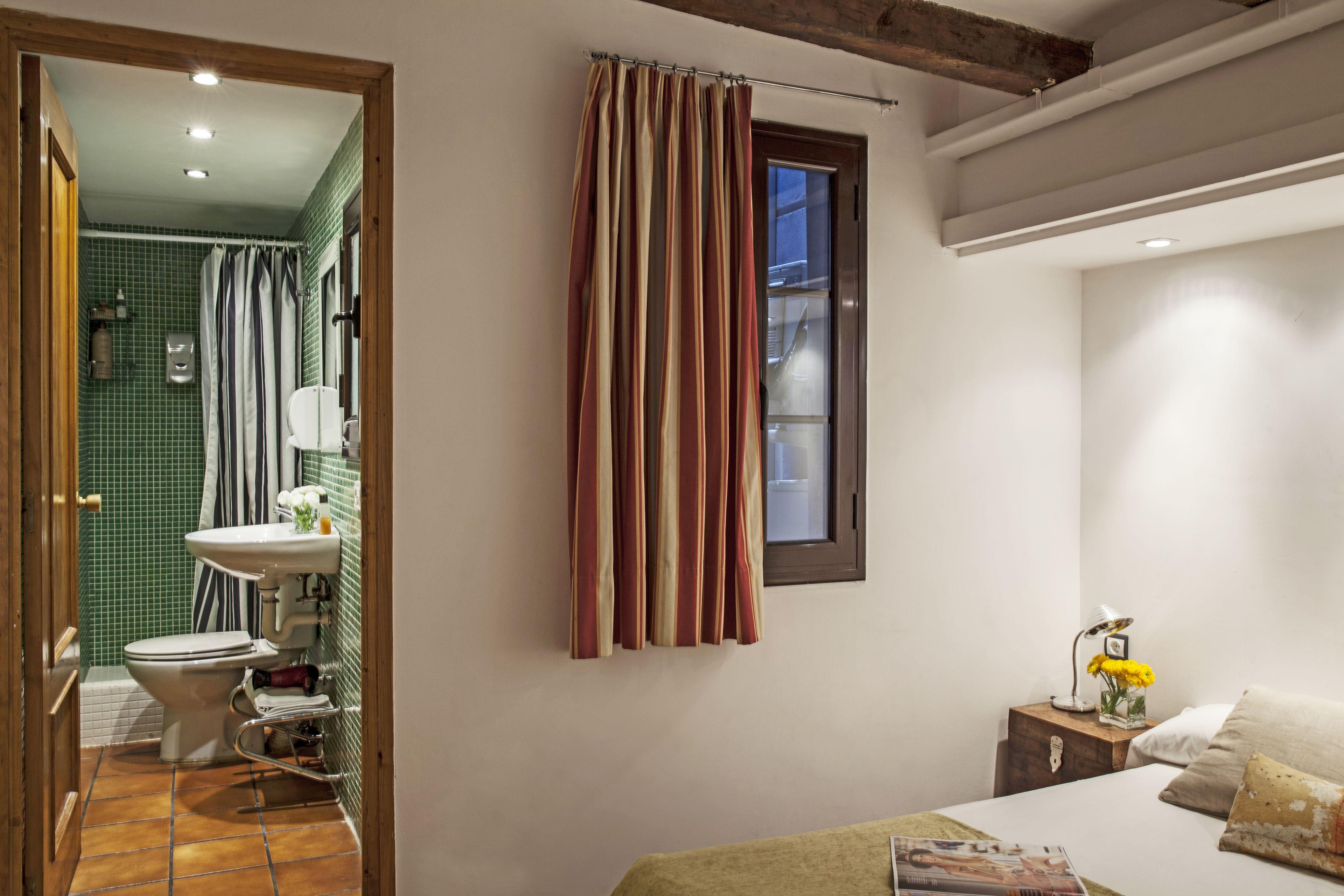 Ainb Las Ramblas-Guardia Apartments — Photos 2